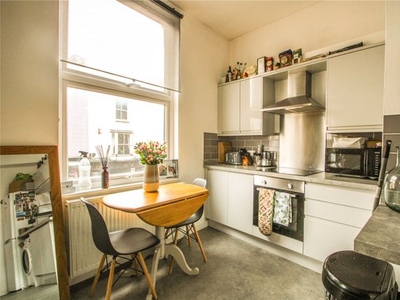 Flat to rent in West Street, Old Market BS2