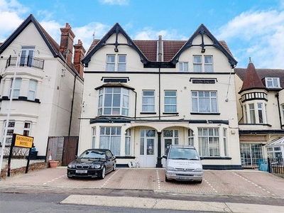 Link-detached house for sale in Grosvenor Road, Westcliff-On-Sea SS0
