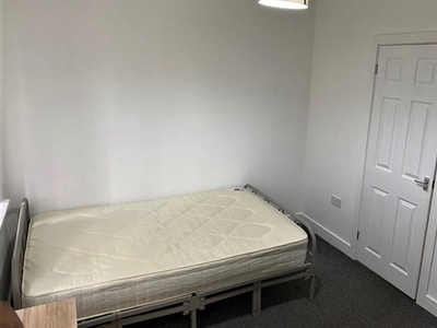 Room to rent in Charter Avenue, Coventry CV4