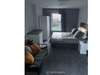 Room to rent in Skelton Lane, Woodhouse, Sheffield S13