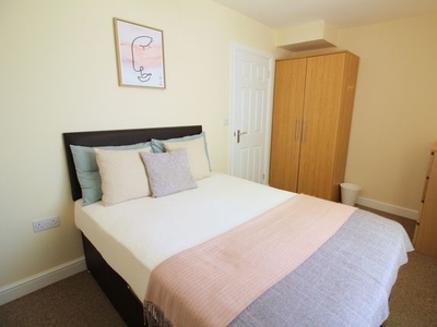 Room to rent in Woodlands Road, Doncaster DN6