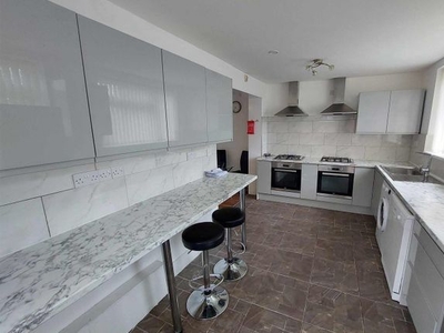 Semi-detached house to rent in Mill Hill, Bearwood, Smethwick B67
