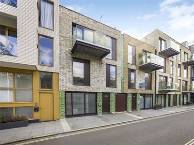 Terraced house for sale in County Street, London SE1