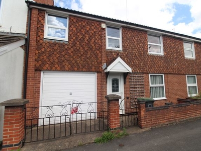 Terraced house to rent in Humber Road, Beeston, Nottingham NG9
