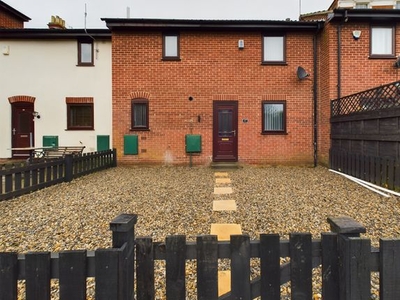 Terraced house to rent in Trinity Court, Fish Street, Hull, Yorkshire HU1