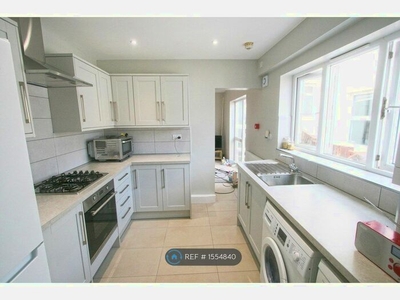 6 Bedroom Terraced House To Rent