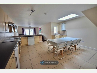 9 Bedroom Terraced House To Rent