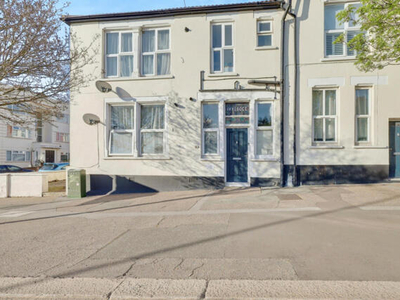 1 Bedroom Apartment For Sale In Westcliff-on-sea