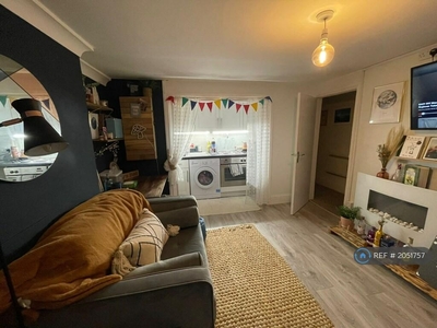 1 bedroom flat for rent in London Road, Cheltenham, GL52