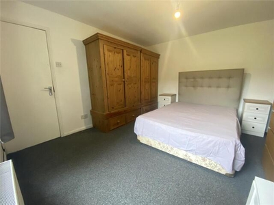 1 Bedroom Terraced House For Rent In Crawley, West Sussex