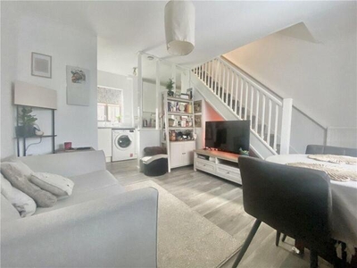 1 Bedroom Terraced House For Rent In Hampton
