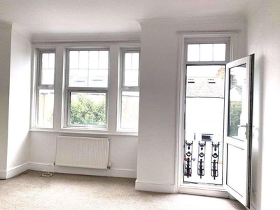 2 bed house to rent in Putney £ Per Month Plus £ Per Month Water Charges (tbc). £ Pw,
SW15, London