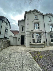 2 bedroom apartment for rent in The Parade, Roath, Cardiff, CF24