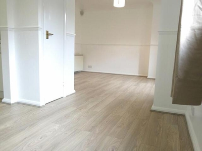 2 Bedroom Apartment For Rent In Yate, Bristol