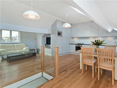 2 Bedroom Duplex For Rent In Fulham, London