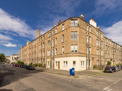 2 Bedroom Flat For Rent In Balcarres Street, Edinburgh