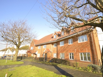 2 bedroom flat for rent in Cumberland Avenue, Maidstone, Kent, ME15