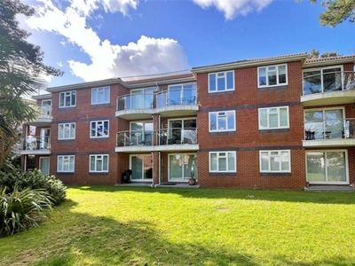 2 bedroom flat for rent in Sandbanks, BH13