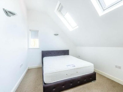 2 Bedroom Flat For Rent In West Wickham, Beckenham
