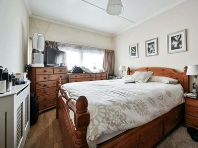 2 Bedroom Flat For Sale In Royal Oak, London