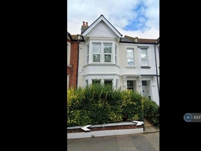 2 Bedroom Maisonette For Rent In London