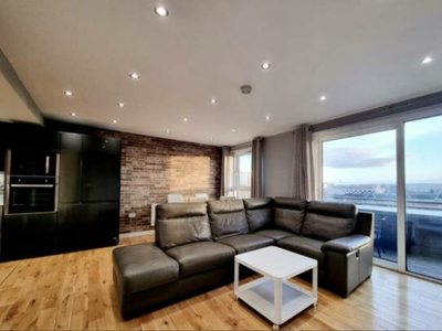 2 bedroom penthouse for rent in Tate House, 5-7 New York Road, Leeds, LS2