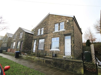 2 bedroom semi-detached house for rent in Wharncliffe Drive, Eccleshill, Bradford, BD2