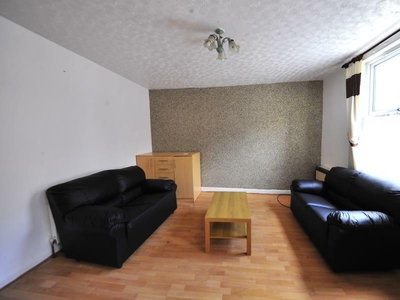 2 bedroom terraced house for rent in Kelsall Grove, Hyde Park, Leeds, LS6