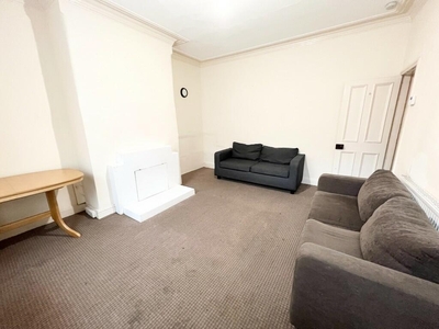 2 bedroom terraced house for rent in Royal Park Terrace, Hyde Park, Leeds, LS6 1EX, LS6