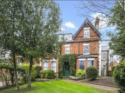 3 Bedroom Apartment For Sale In Sutton, Surrey