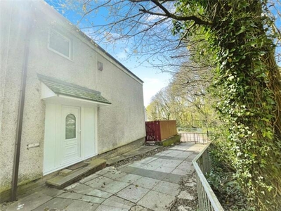 3 Bedroom End Of Terrace House For Rent In Skelmersdale, Lancashire