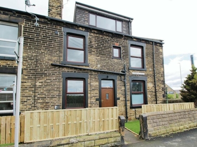 3 bedroom end of terrace house for rent in Springfield Road, Morley, Leeds, West Yorkshire, LS27