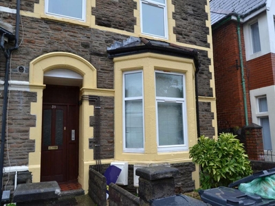 3 bedroom flat for rent in Miskin Street, Cathays, Cardiff, CF24