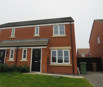 3 bedroom semi-detached house for rent in Clovelly Drive, Hampton Gardens, Peterborough, PE7