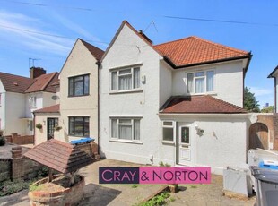 3 Bedroom Semi-detached House For Rent In Croydon