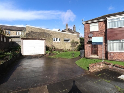 3 bedroom semi-detached house for rent in Thornhill Grove, Calverley, Pudsey, West Yorkshire, LS28