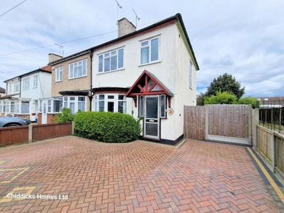 3 Bedroom Semi-detached House For Sale In Southend-on-sea, Essex