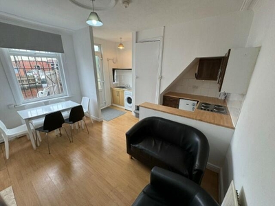 3 bedroom terraced house for rent in Berkeley View, Harehills, Leeds, LS8 3RR, LS8