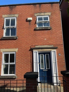 3 bedroom terraced house for rent in Greenheys Lane West, Manchester, M15