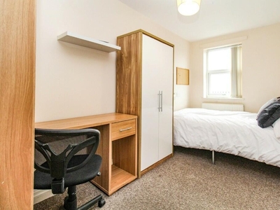 4 bedroom apartment for rent in Hyde Park Road, Leeds, West Yorkshire, LS6