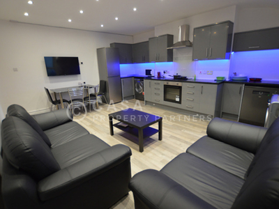 4 Bedroom Apartment For Rent In Leeds, West Yorkshire