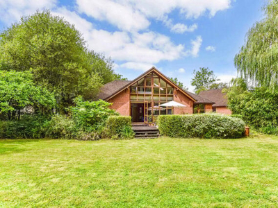 4 Bedroom Chalet For Sale In Woodlands, Southampton