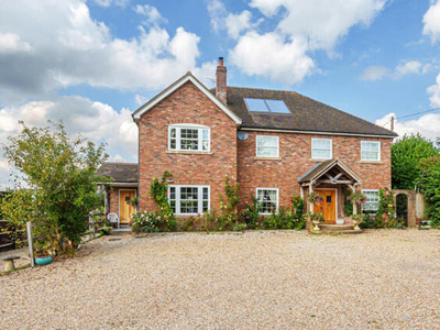 4 Bedroom Detached House For Sale In Alton, Hampshire