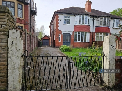 4 bedroom semi-detached house for rent in Dudley Road, Manchester, M16