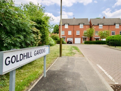 4 bedroom semi-detached house for rent in Goldhill Gardens, Leicester, Leicestershire, LE2