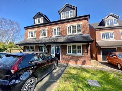 4 Bedroom Semi-detached House For Rent In Macclesfield, Cheshire