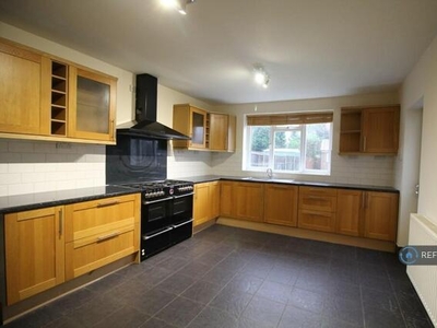 4 Bedroom Semi-detached House For Rent In Shirley, Solihull