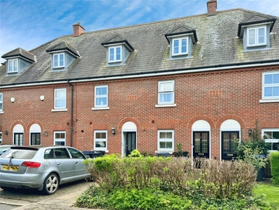 4 bedroom terraced house for rent in Pewter Court, Canterbury, Kent, CT1