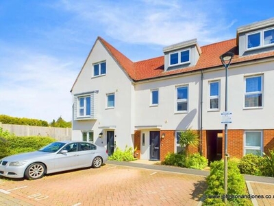 4 Bedroom Town House For Sale In Addlestone, Surrey