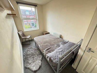 6 bedroom house share for rent in Knowle Road, Burley, Leeds, LS4 2PJ, LS4